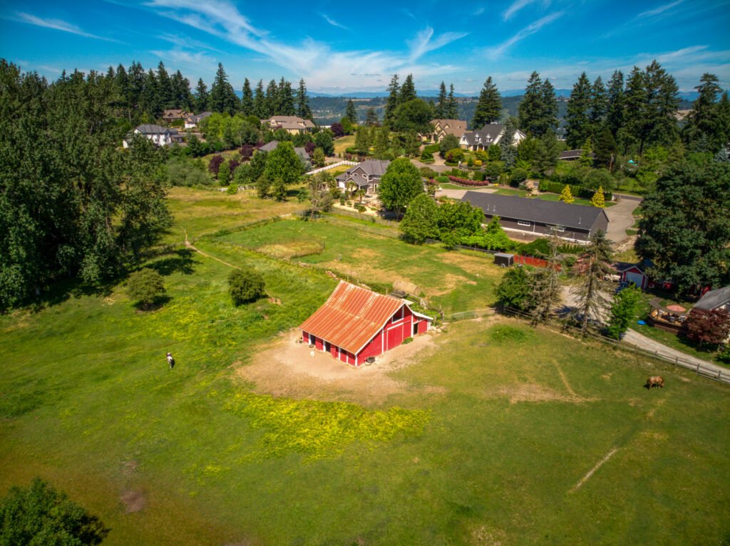 A barn on land in Edgewood WA