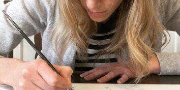 Kirsten Sparenborg is a Tacoma artist who creates Architectural Map Drawings. Kirsten moved to Tacoma's Stadium District when her husband PCSed to JBLM. After a brief move to New York Kirsten has returned to live and make art here in Tacoma. We talk about how she became a full time artist, creating and selling your art online, and being an artist in Tacoma, Washington. 